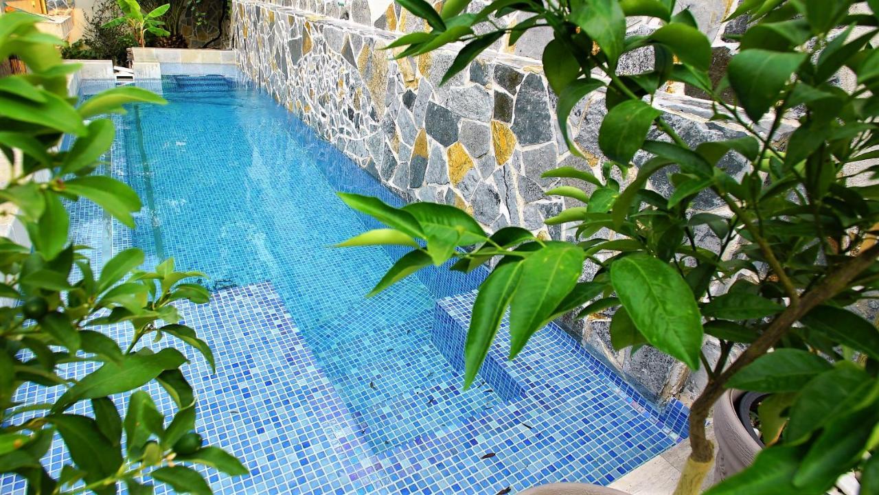 Penthouse Stoliv: Beachfront Spa Villa with Private Jetty Kotor Exterior photo