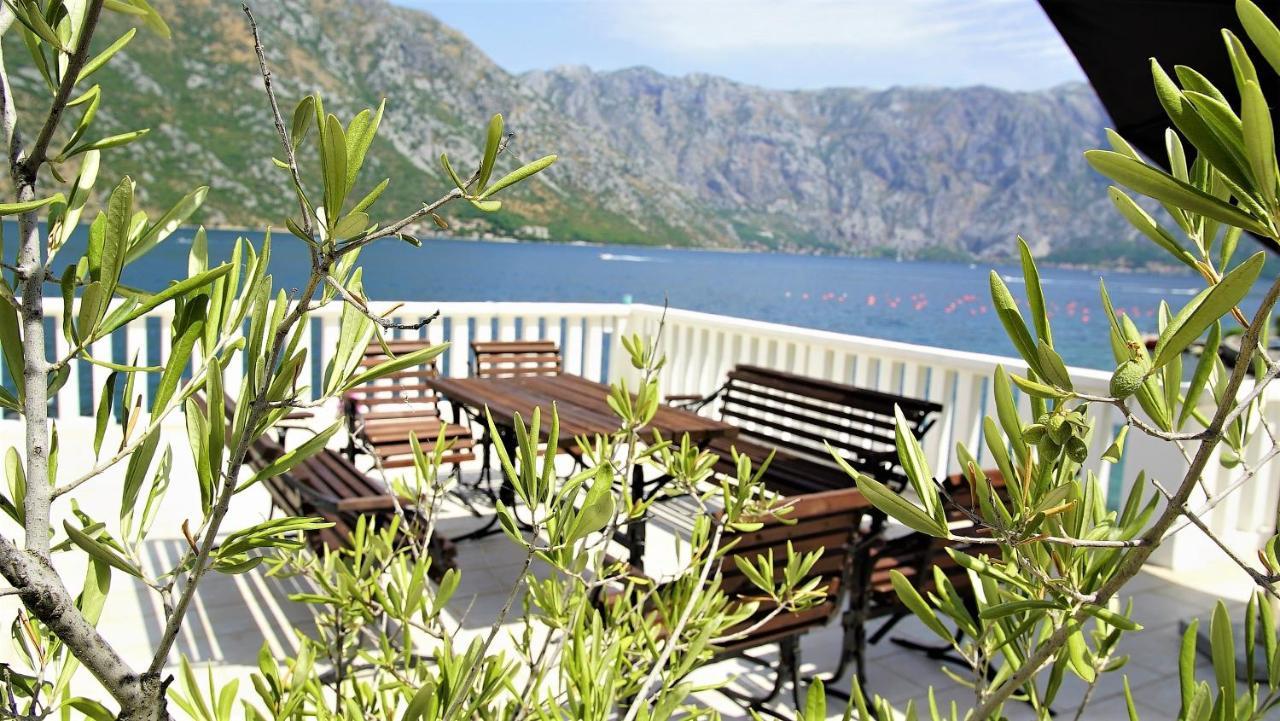 Penthouse Stoliv: Beachfront Spa Villa with Private Jetty Kotor Exterior photo