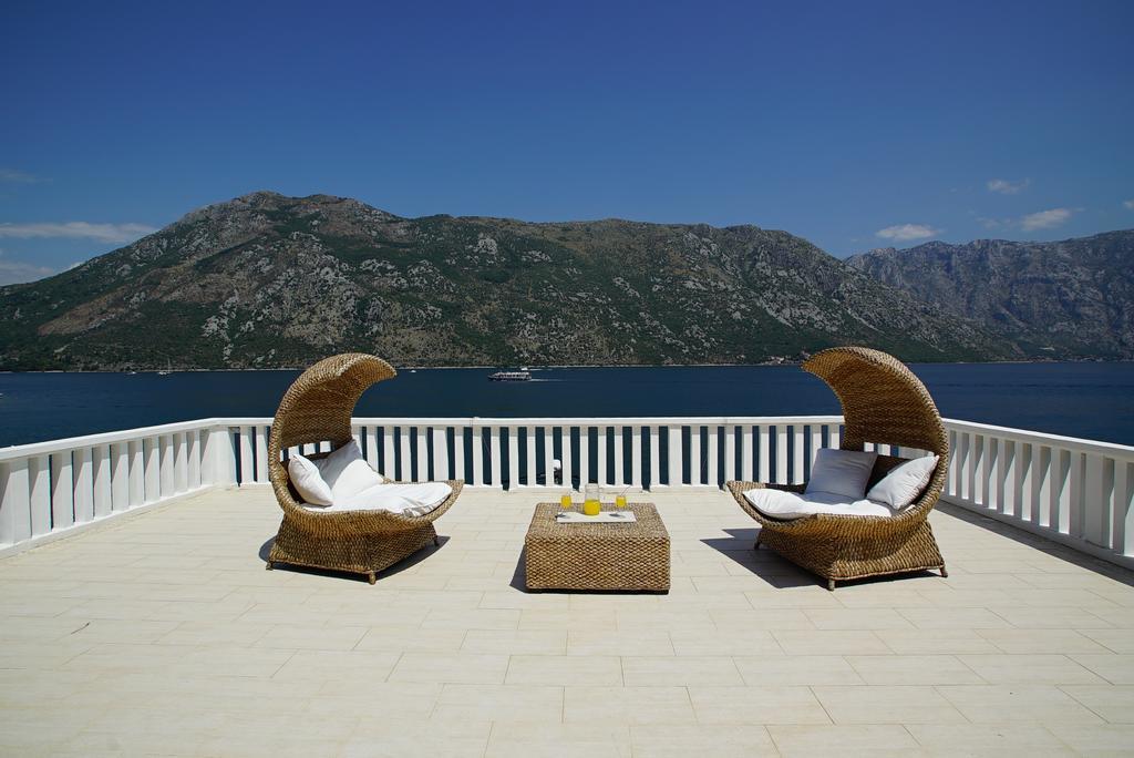 Penthouse Stoliv: Beachfront Spa Villa with Private Jetty Kotor Exterior photo