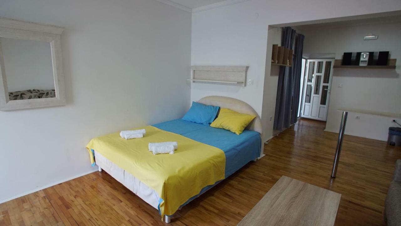 Penthouse Stoliv: Beachfront Spa Villa with Private Jetty Kotor Exterior photo